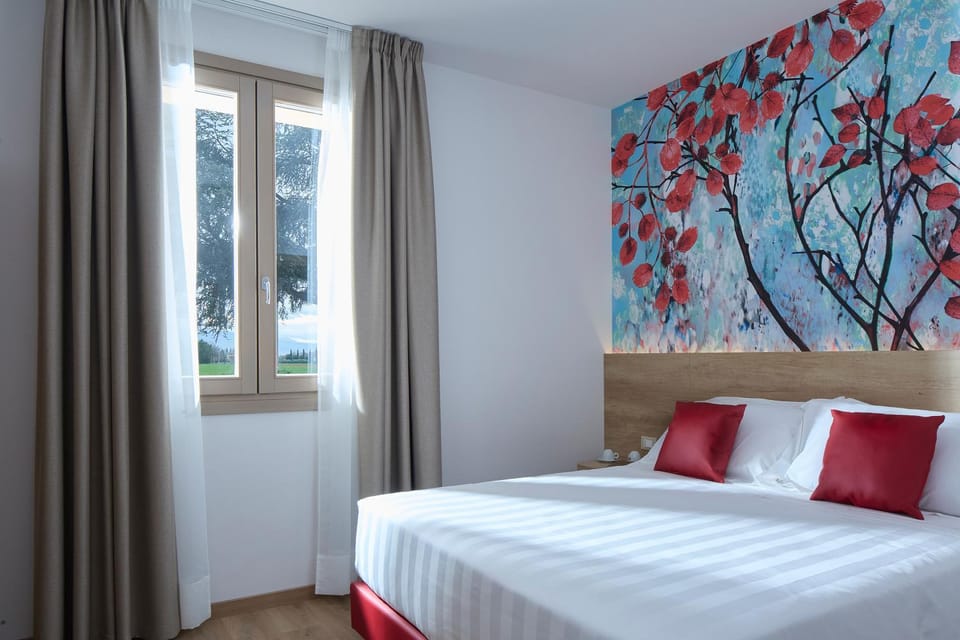 Bed, View (from property/room), Photo of the whole room, Bedroom, Garden view