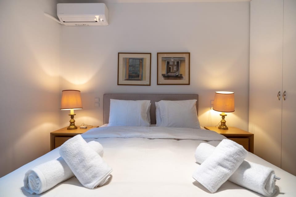 Bed, Photo of the whole room, Bedroom, air conditioner