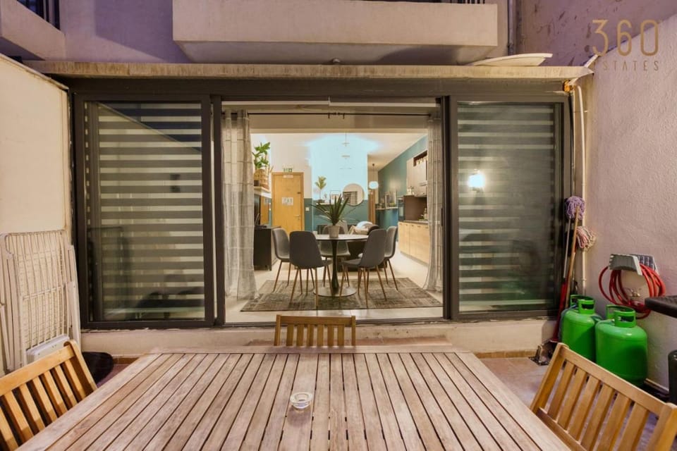 Stylish & Spacious Apt in the Heart of Paceville by 360 Estates Apartment in Saint Julians