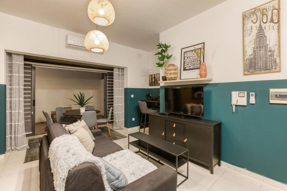 Stylish & Spacious Apt in the Heart of Paceville by 360 Estates Apartment in Saint Julians