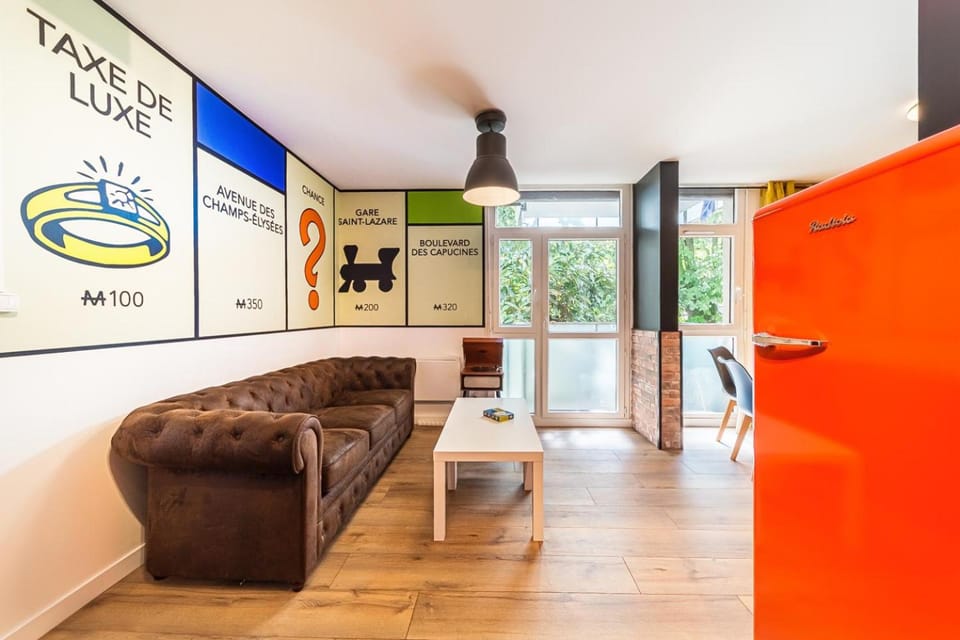 Kitchen or kitchenette, Living room, Seating area