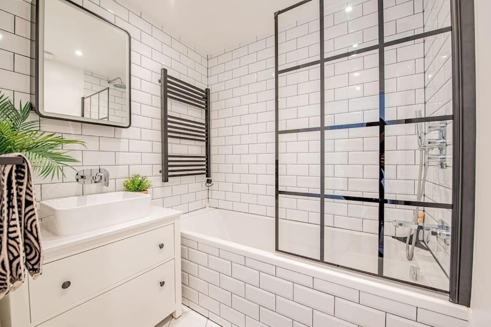 Stylish 1BR in Paddington & Hyde Park Apartment in City of Westminster