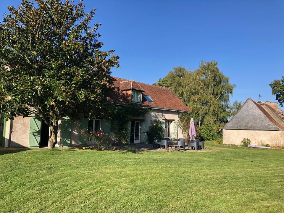 Domaine de la Haute Justerie - piscine & billard à l’orée des bois - Loire Valley House in Centre-Val de Loire