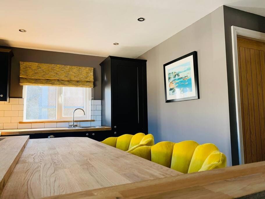 Staintons, in Bowness Centre, Very Central Location Apartment in Bowness-on-Windermere