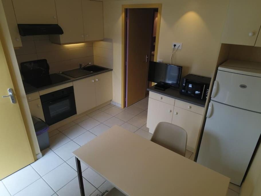 Kitchen or kitchenette, Dining area, oven, stove, toaster