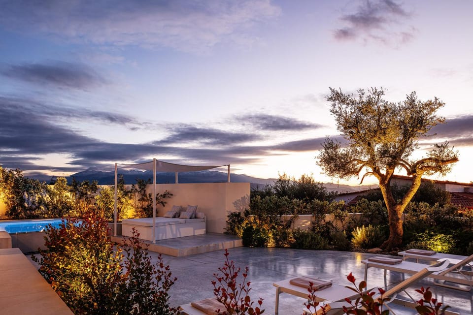 Natural landscape, Balcony/Terrace, Swimming pool
