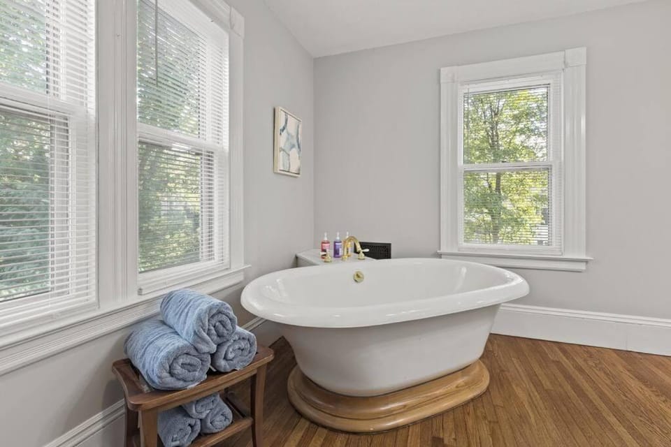 Prime West Hartford Center Location: Historic Gem House in West Hartford