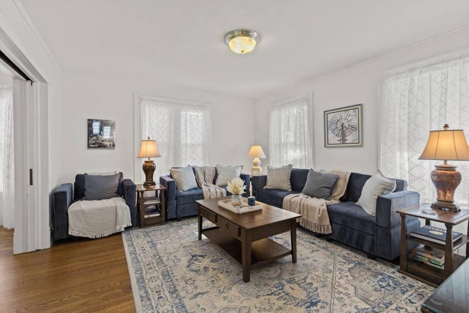 Prime West Hartford Center Location: Historic Gem House in West Hartford