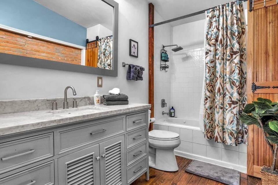 Johns Hopkins Historic Renovated home - Fells Point! House in Baltimore