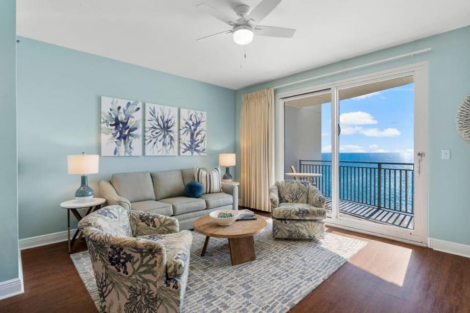 Natural landscape, Balcony/Terrace, Living room, Sea view