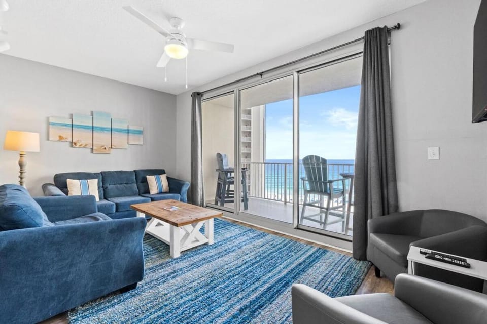 Bed, TV and multimedia, View (from property/room), Balcony/Terrace, Living room, Seating area