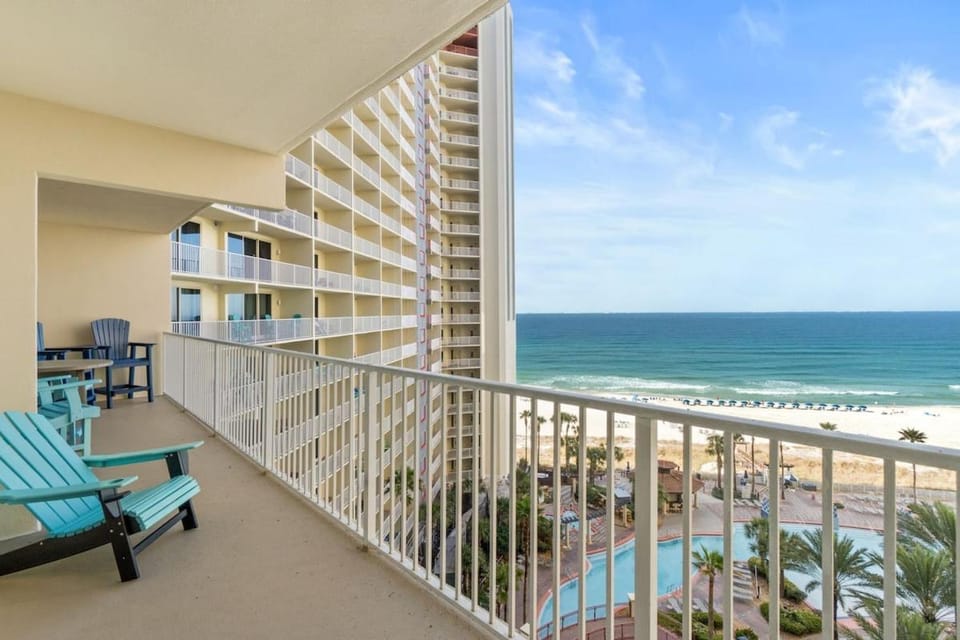Property building, Patio, Day, Natural landscape, View (from property/room), Balcony/Terrace, Beach, Pool view, Swimming pool, sunbed