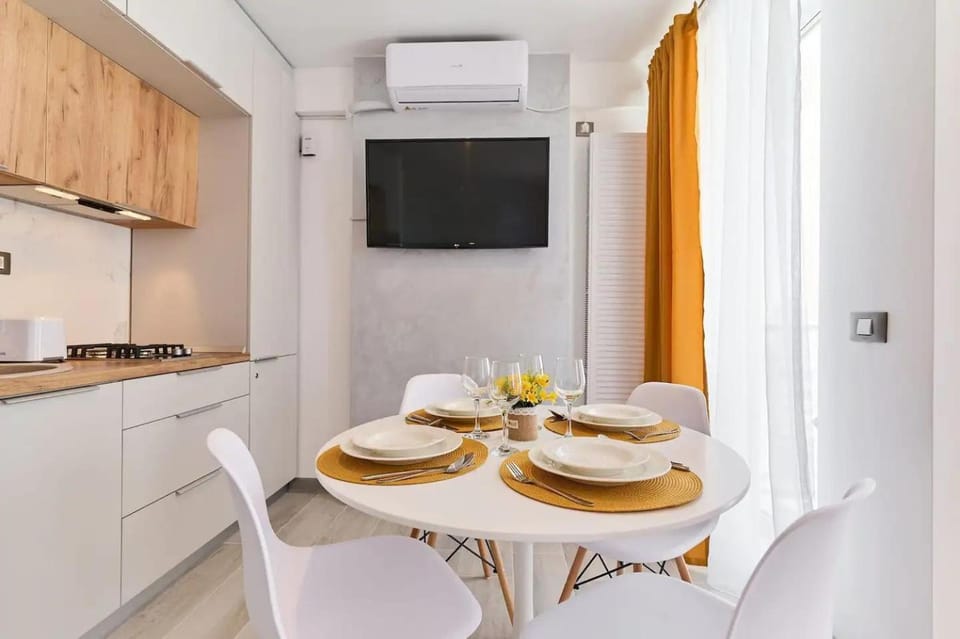 TV and multimedia, Kitchen or kitchenette, Dining area, air conditioner