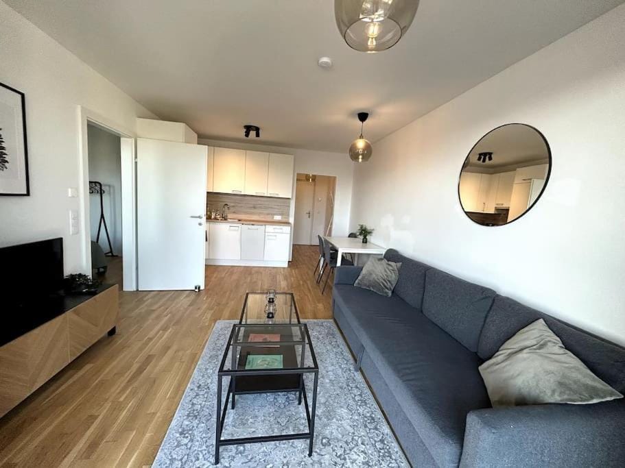 TV and multimedia, Kitchen or kitchenette, Living room, Seating area