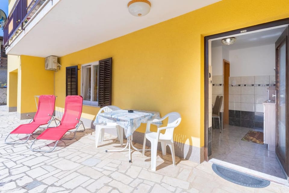 Patio, Day, Balcony/Terrace, Seating area, sunbed