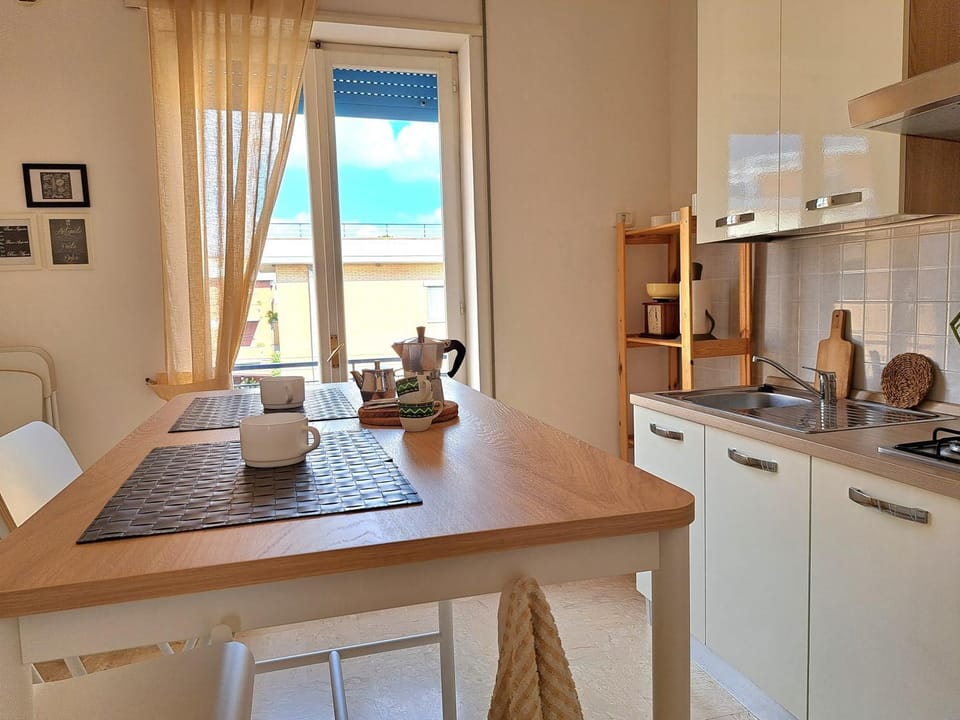 Kitchen or kitchenette, Dining area, pet friendly, stove