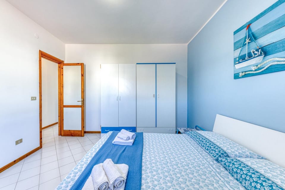 Property building, Living room, Bedroom