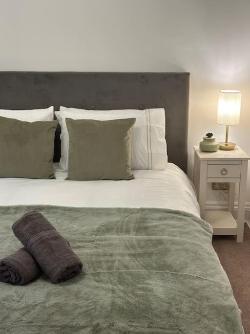 2 bed chic vintage flat at Bayswater Apartment in City of Westminster