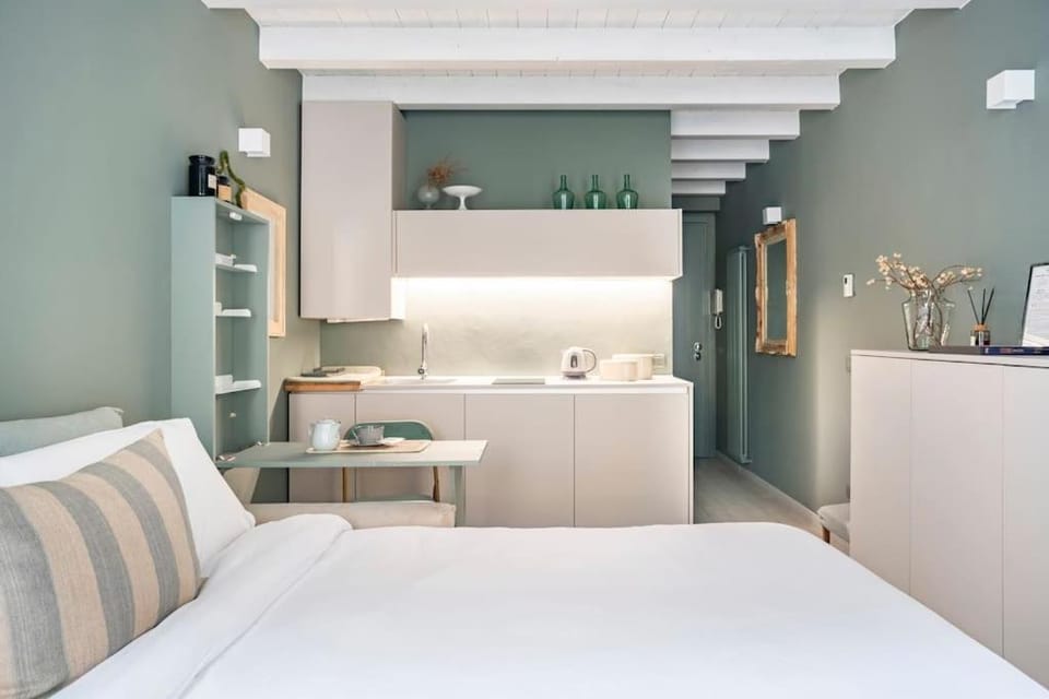 Bed, Kitchen or kitchenette, Photo of the whole room, Bedroom