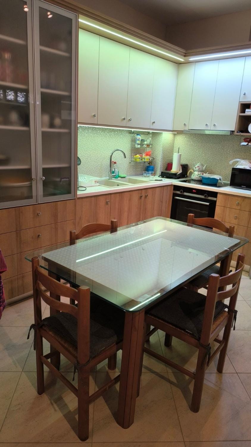 Dining area, kitchen