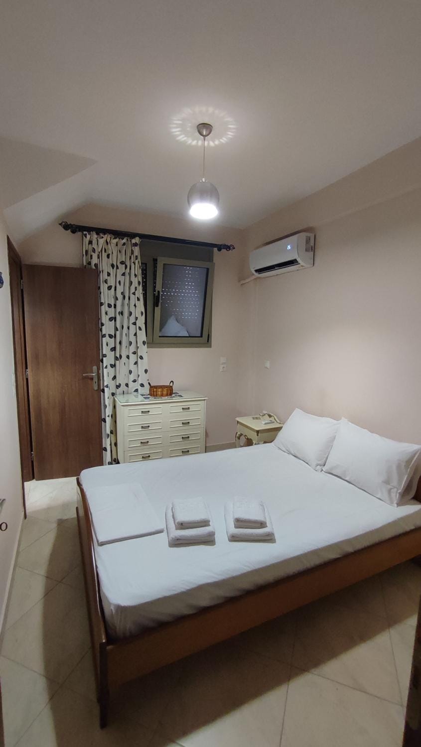 Bed, Photo of the whole room, Bedroom, towels, air conditioner