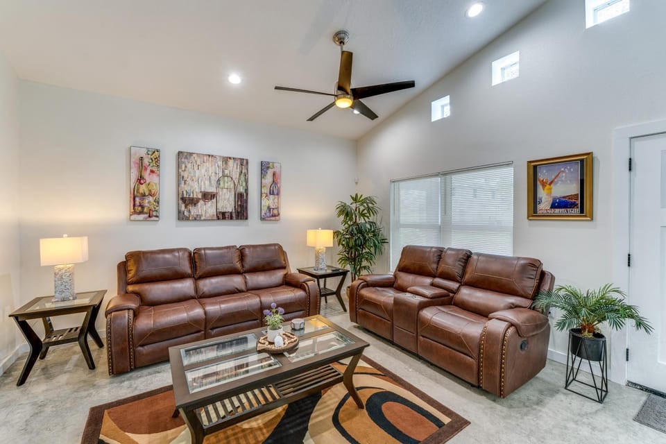 Daytona Beach Vacation Home ~ 4 Mi to Main St Pier House in Holly Hill