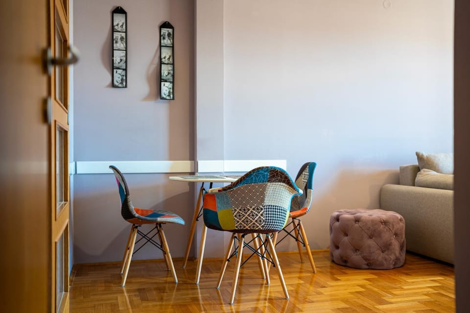 Seating area, Dining area
