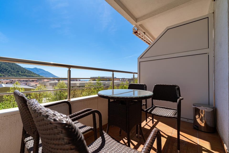 Day, View (from property/room), Balcony/Terrace, Mountain view