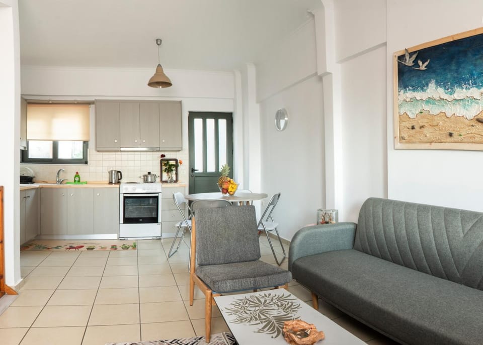 Living room, Seating area, Dining area, oven, pet friendly, stove