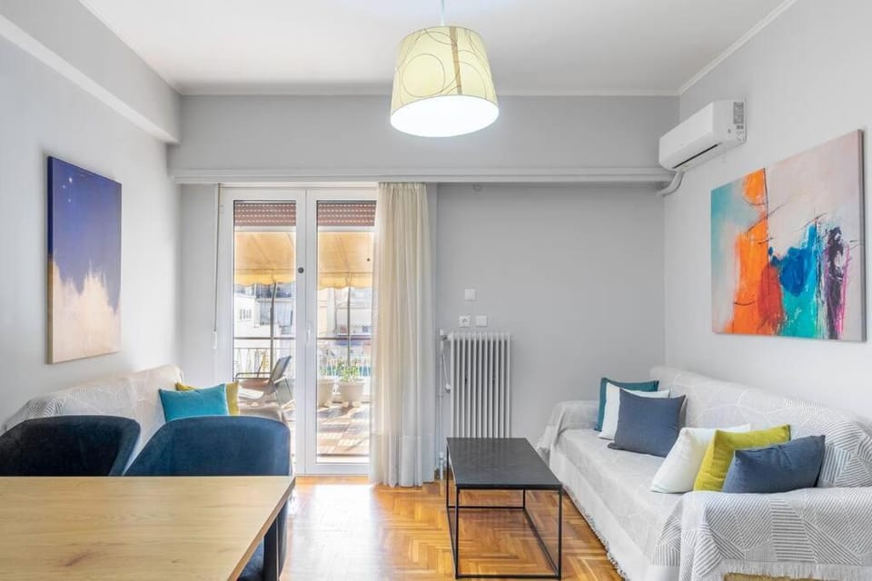 Living room, Photo of the whole room