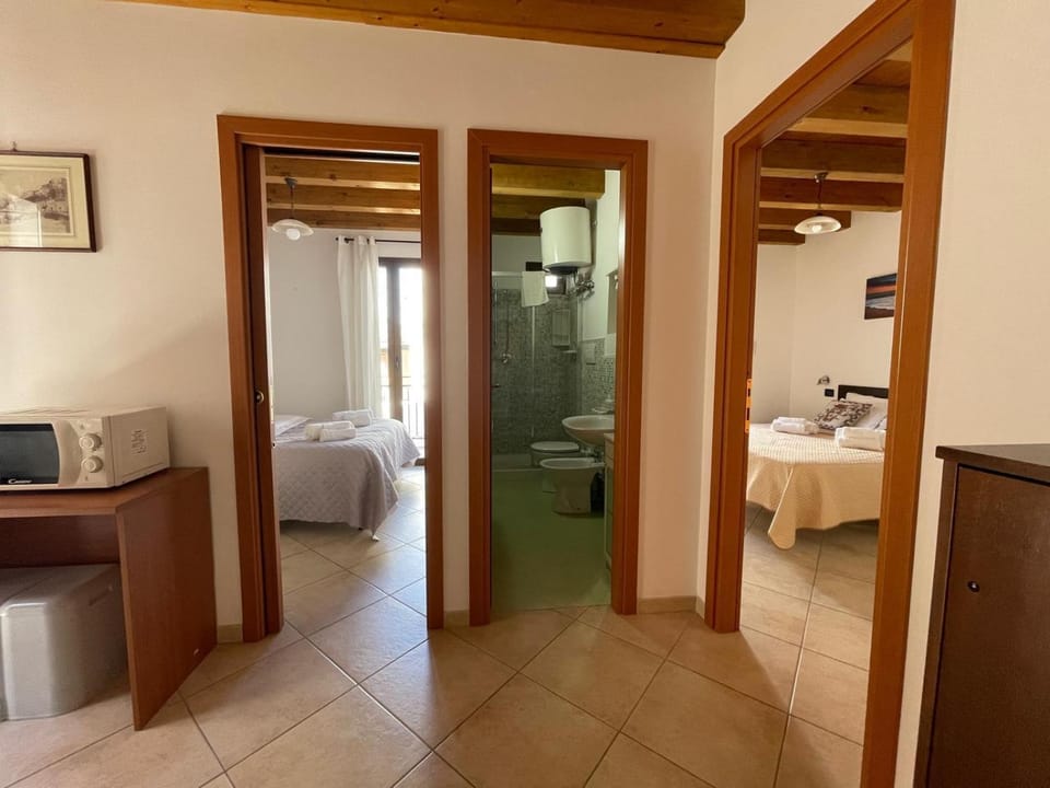 Bed, Bathroom, Bedroom, towels