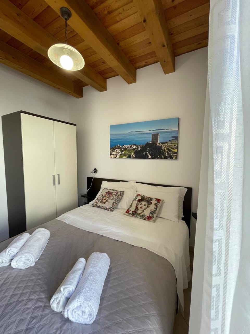 Bed, Bedroom, towels, wardrobe