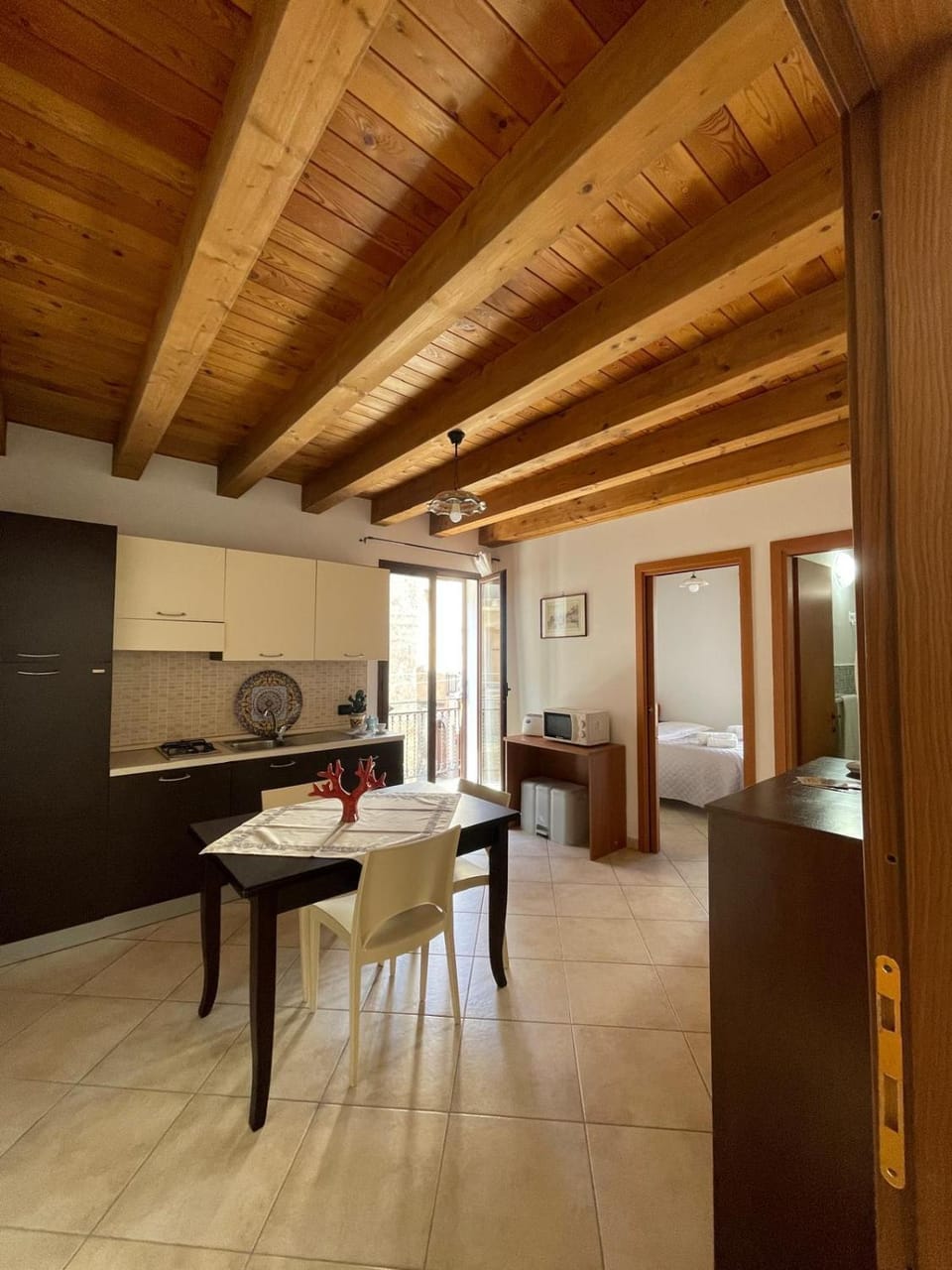 Kitchen or kitchenette, Dining area, stove
