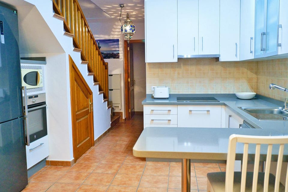 Kitchen or kitchenette, Dining area, dishwasher, minibar, oven, pet friendly, stove, toaster