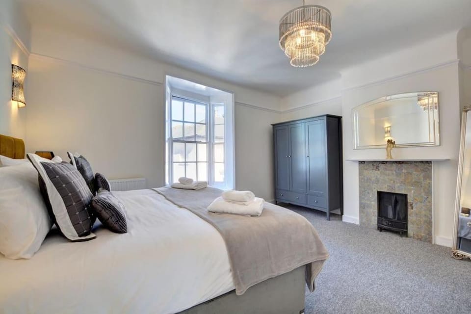 Modern 4 Bedroom townhouse perfect location. Apartment in Brighton