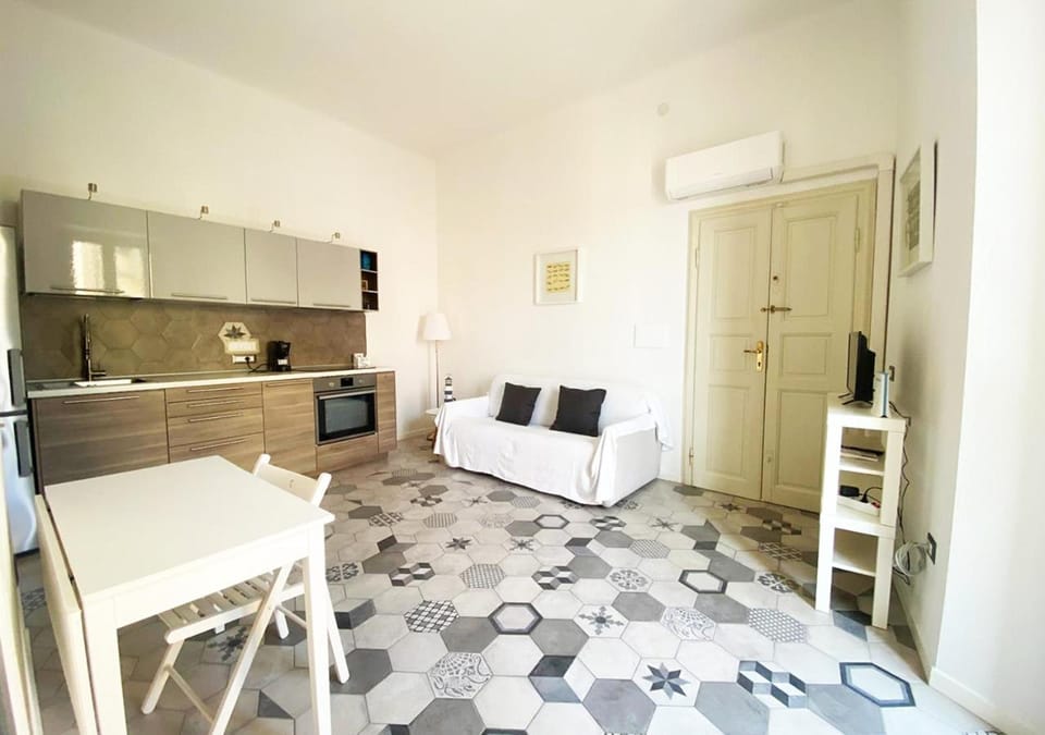 Bed, Kitchen or kitchenette, Living room, Photo of the whole room, Dining area, Bedroom, stove