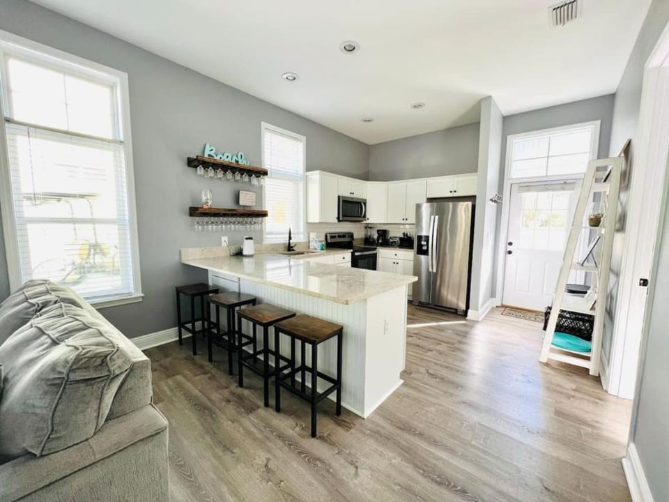 Sunny Days on 30A - 5 Min Walk to Beach - Pool - Gym House in South Walton County
