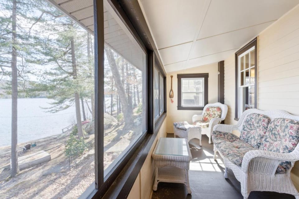 Moose Manor- Squam Waterfront House in Ashland