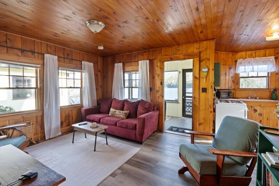 Bear Cub Cabin Cabin in Ashland