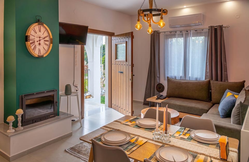 Facade/entrance, Living room, Dining area