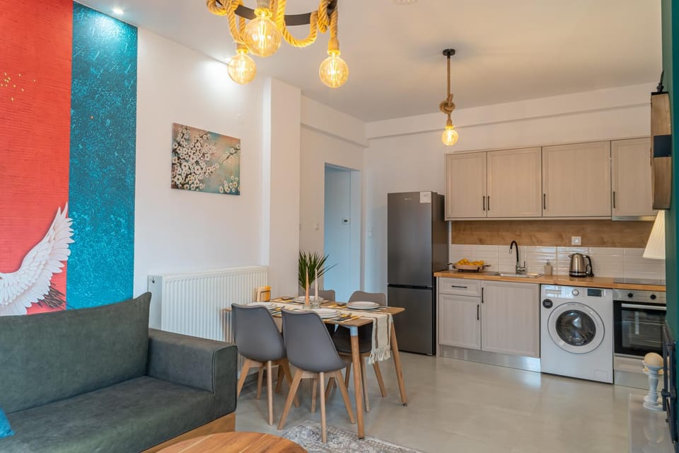 Kitchen or kitchenette, Dining area, pet friendly, stove, washing machine