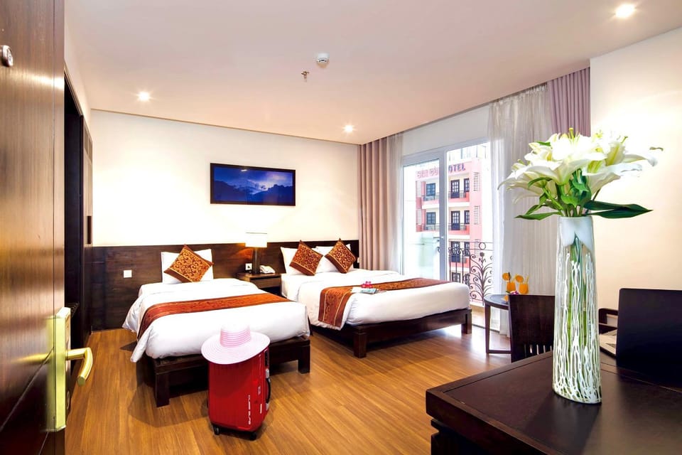 View (from property/room), Balcony/Terrace, Bedroom, City view, Quiet street view