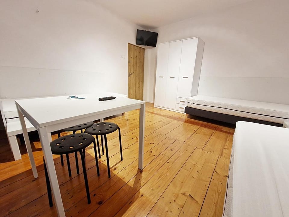 Balcony/Terrace, Other, River view, Street view, internet, locker, room service, storage, towels