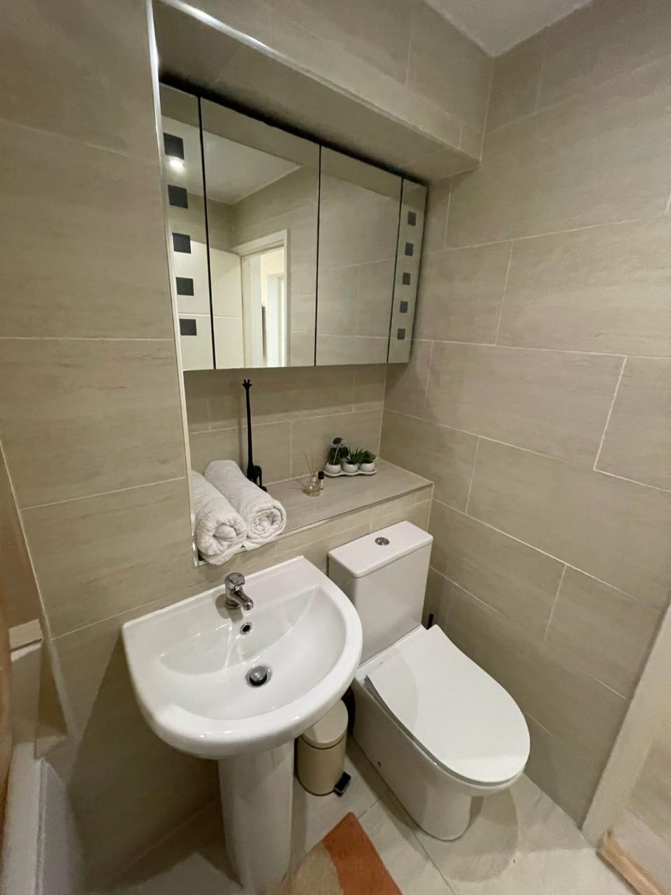 Central Point apartment Apartment in City of Westminster