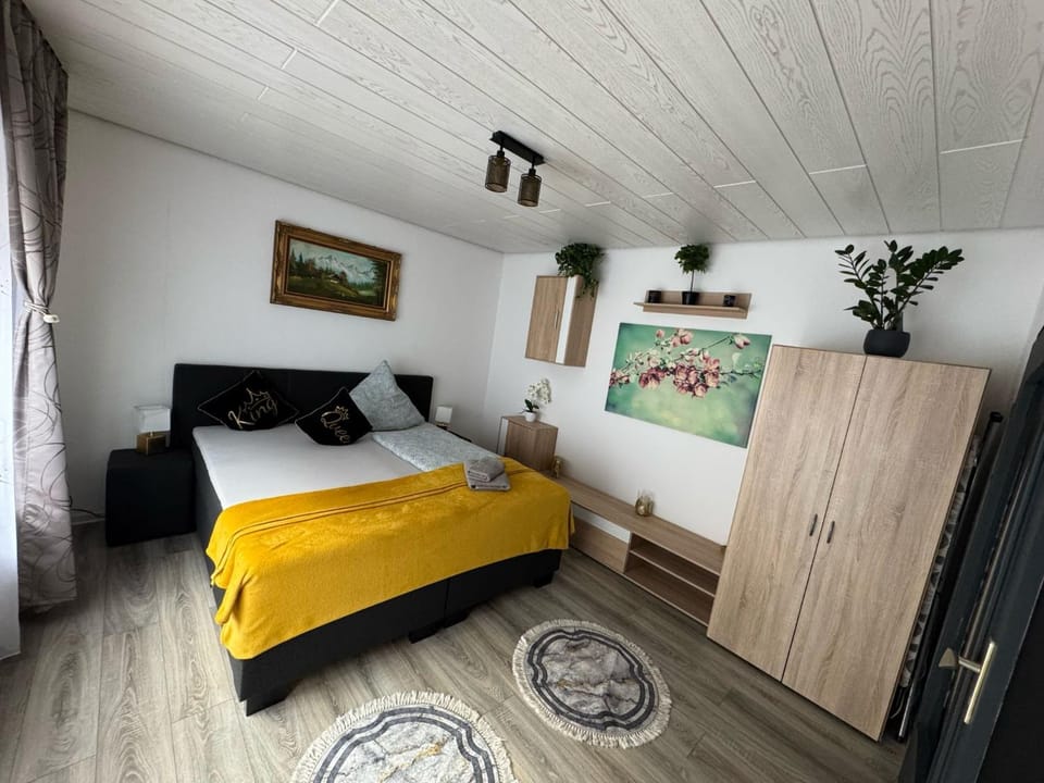 Bed, Bedroom