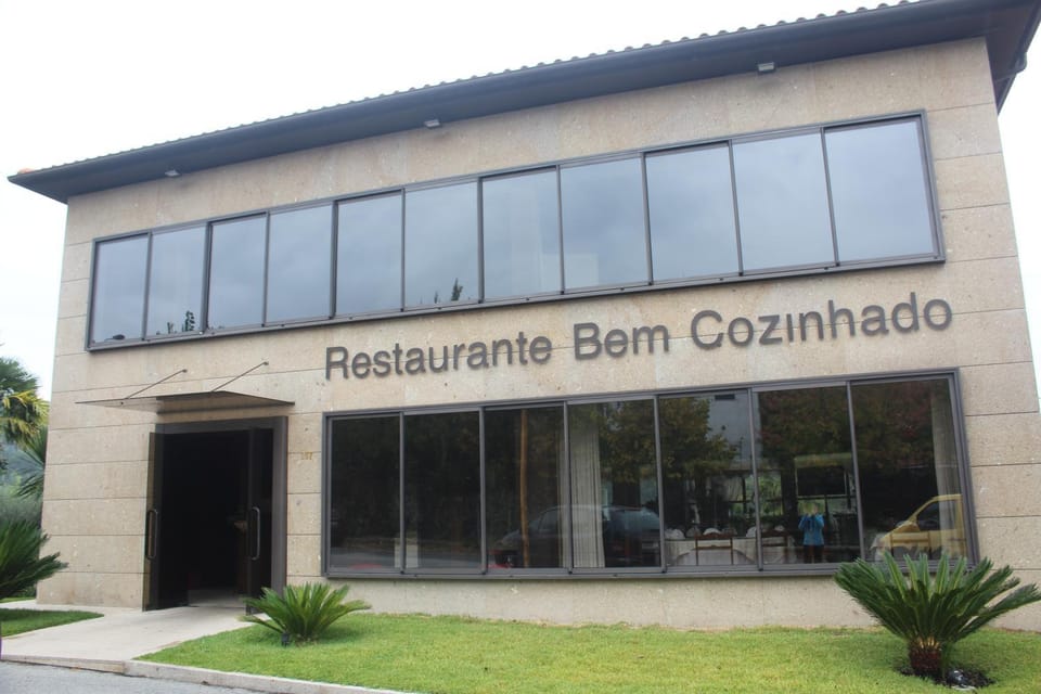 Restaurant/places to eat, Off site, Property logo or sign, Children play ground, On site