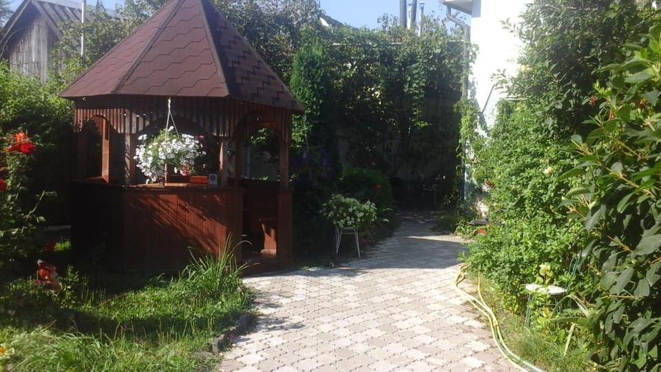 Property building, Restaurant/places to eat, Garden
