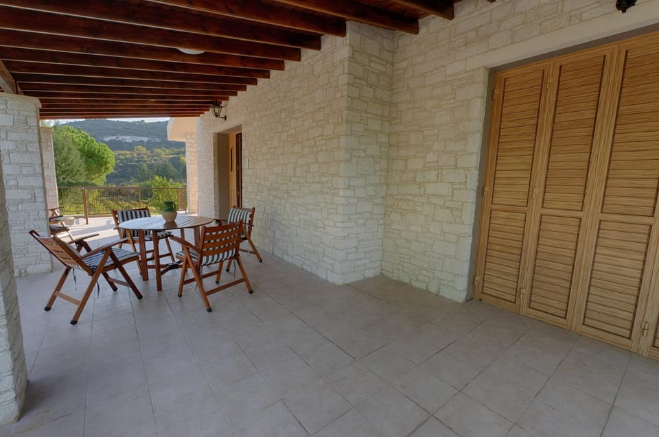 View (from property/room), Balcony/Terrace, Balcony/Terrace, Living room, Seating area