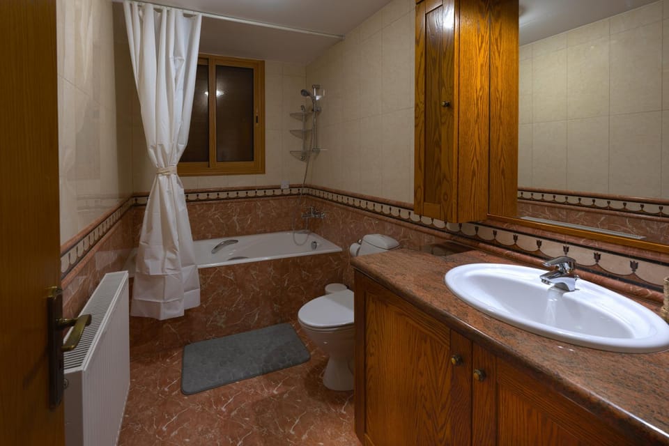 Toilet, Bathroom, Bath, towels