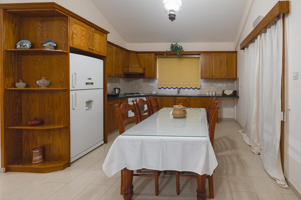Kitchen or kitchenette, Dining area, pet friendly, stove